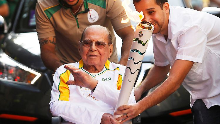 Einen Tag vor seinem Tod trug Pitanguy noch die olympische Fackel.