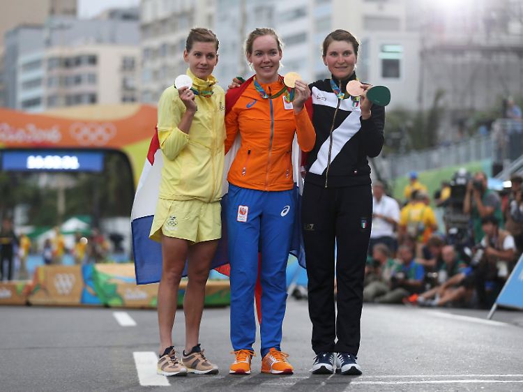 Emma Johansson (SWE), Anna van der Breggen (NED), Elisa Longo Borghini (ITA): Silber, Gold, Bronze beim olympischen Straßenradrennen der Frauen.