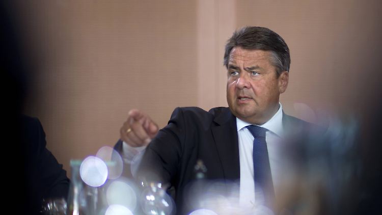 SPD-Chef Sigmar Gabriel warnt angesichts der Flüchtlingskrise vor einer sozialen Schieflage im Land. 