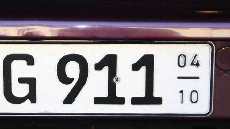 Das Nummernschild am Elfer Porsche mit einem 911 zu versehen, ist erlaubt - anderes wiederum nicht.