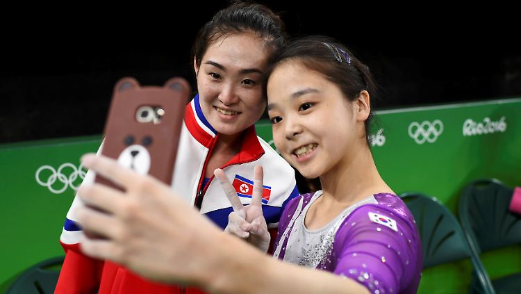 Die Nordkoreanerin Hong Un-Jong und Lee Eun-Ju aus Südkorea kümmern sich wenig um den Konflikt in ihrer Heimat.