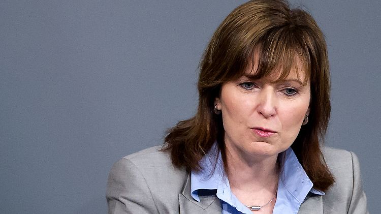 SPD-Politikerin Petra Hinz kündigt an, ihr Bundestagsmandat abgeben zu wollen.