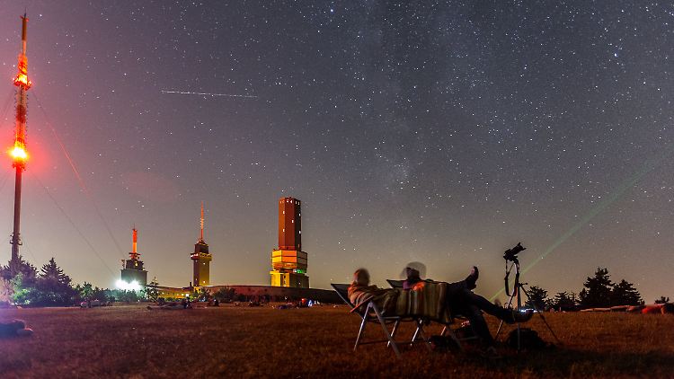 Sternschnuppen-Beobachter auf dem Großen Feldberg im Taunus im August 2015.