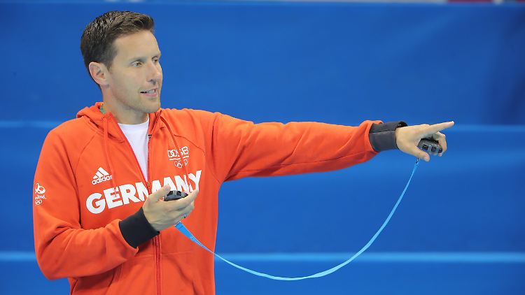 Bundestrainer Henning Lambertz hinterfragt sich, will das "sinkende Schiff aber nicht verlassen."