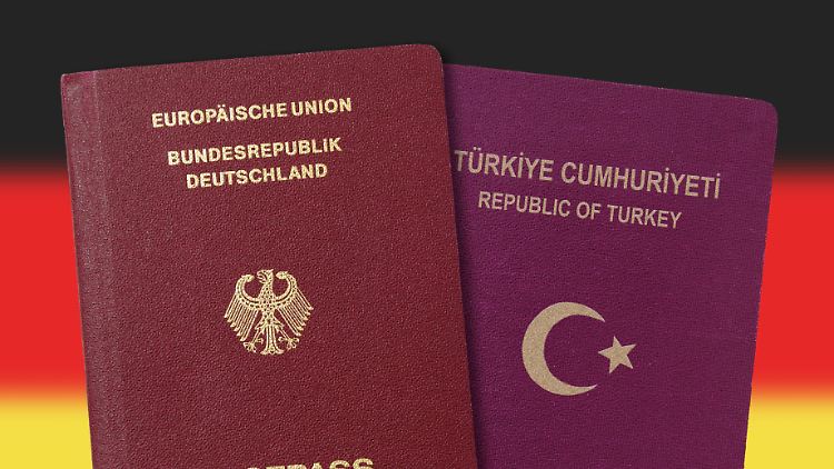 Die "Optionspflicht" trifft vor allem Kinder türkischer Eltern, die sich für eine Staatsbürgerschaft entscheiden sollen.