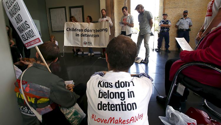 Menschenrechtsgruppen protestieren seit Monaten gegen die australische Flüchtlingspolitik. (Archiv)