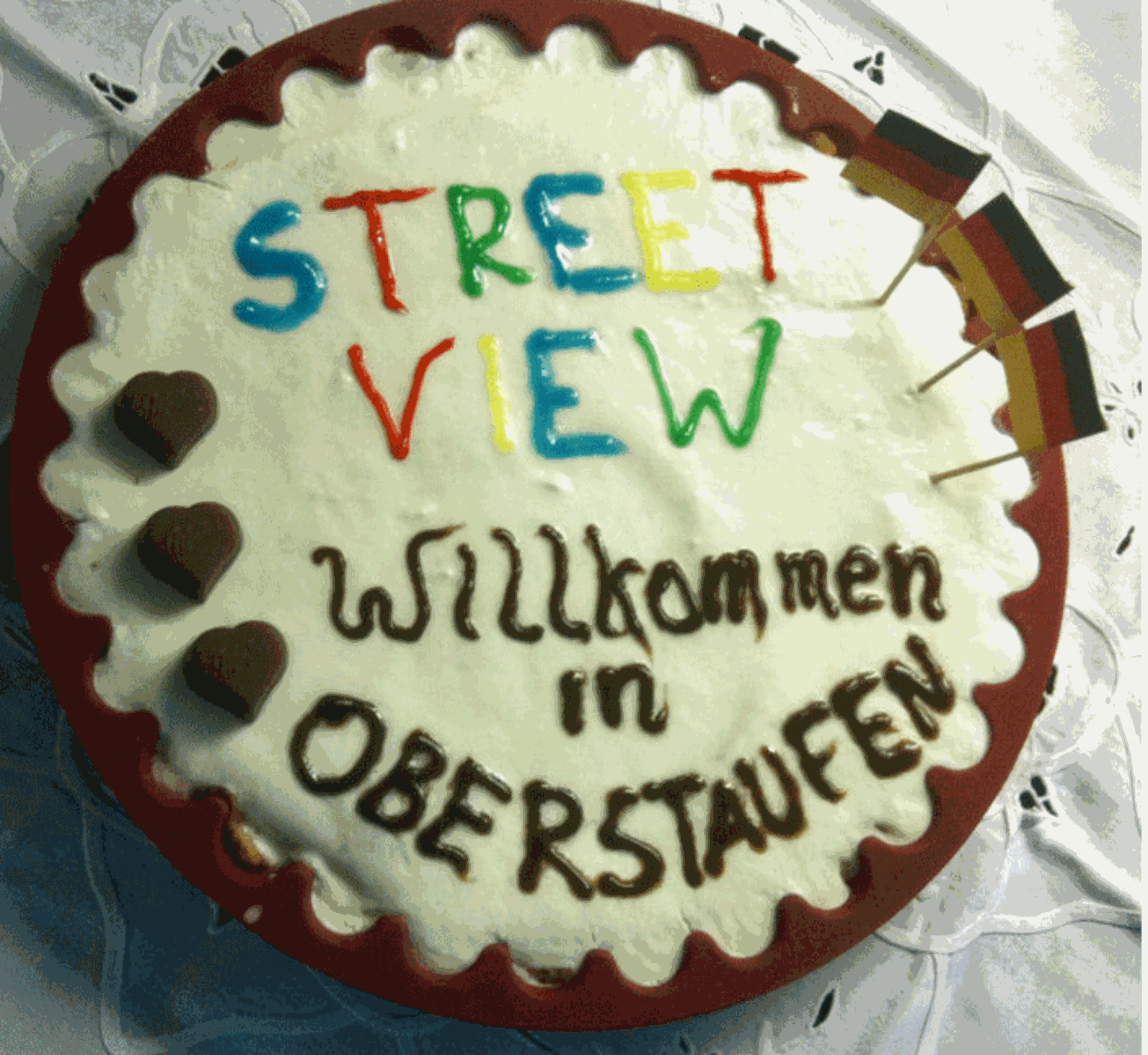 "Ganz Deutschland wehrt sich gegen Google Street View? Fast. Ein kleines Dorf im Allgäu lädt den Dienst ein - Oberstaufen! Google, wir freuen uns auf Euch, denn wir sehen die Vorteile für unsere Gäste: die Lage des Gastgebers genau ansehen, Oberstaufen schon vor dem Urlaub erkunden - und danach den Freunden zeigen, wo man gewesen ist."