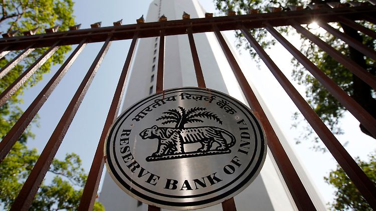 Tiger, Palme und ein Stahlzaun mit spitzen Zinken: Das Hauptgebäude der  "Reserve Bank of India" in Mumbai.
