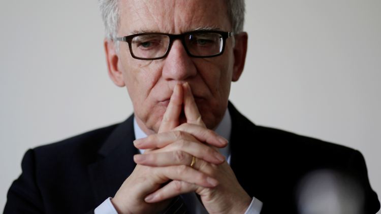 Bundesinnenminsiter Thomas de Maizière gelingt es nicht immer zu verbergen, wie sehr ihn seine Aufgabe fordert. 