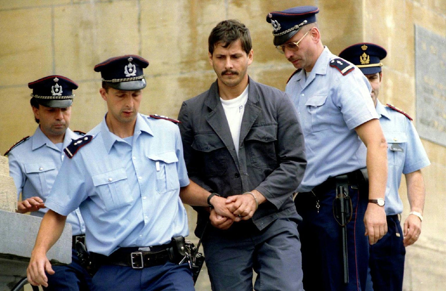 Am 13. August 1996 verhaftet die belgische Polizei den arbeitslosen Elektriker Marc Dutroux. Er soll für die Entführung der 14-jährigen Laetitia verantwortlich sein.