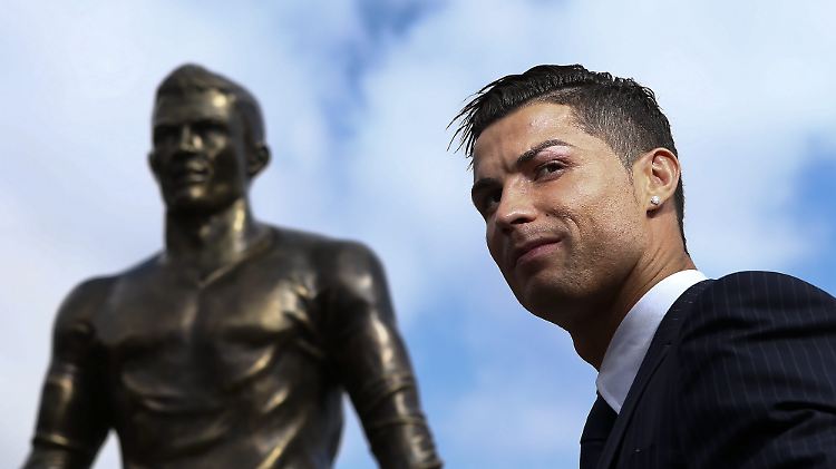 Auf Madeira gibt es eine Statue von Cristiano Ronaldo.