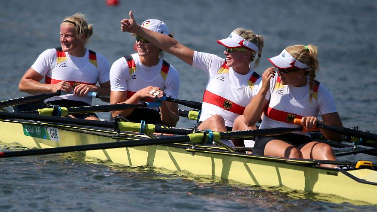 Olympiasiegerinnen. Annekatrin Thiele (Leipzig), Carina Bär (Heilbronn), Julia Lier (Halle/Saale) und Schlagfrau Lisa Schmidla (Krefeld):