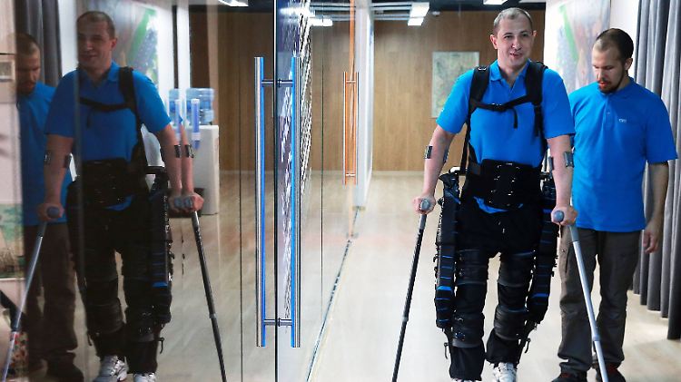 Das intensive Training mit Roboterprothesen wie dem Exoskelett stimuliert Hirnareale und kann diese auch teilweise reaktivieren. 