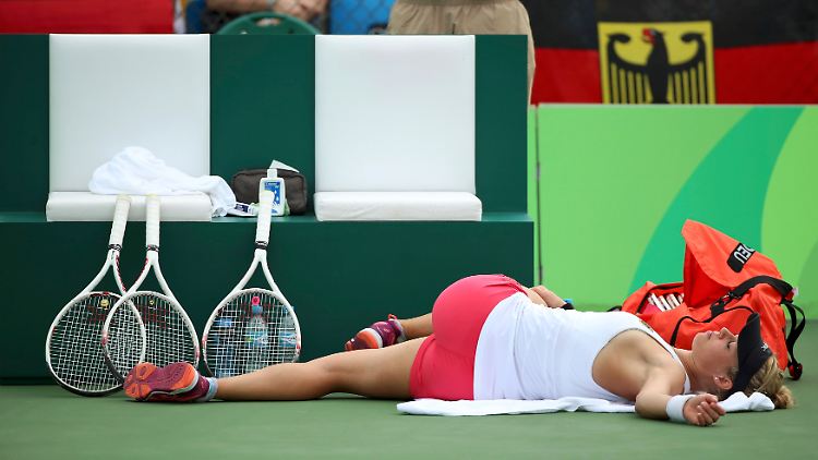 Das sind zwar nur Dehnübungen, taugt aber allemal als Symbolbild: Laura Siegemund.