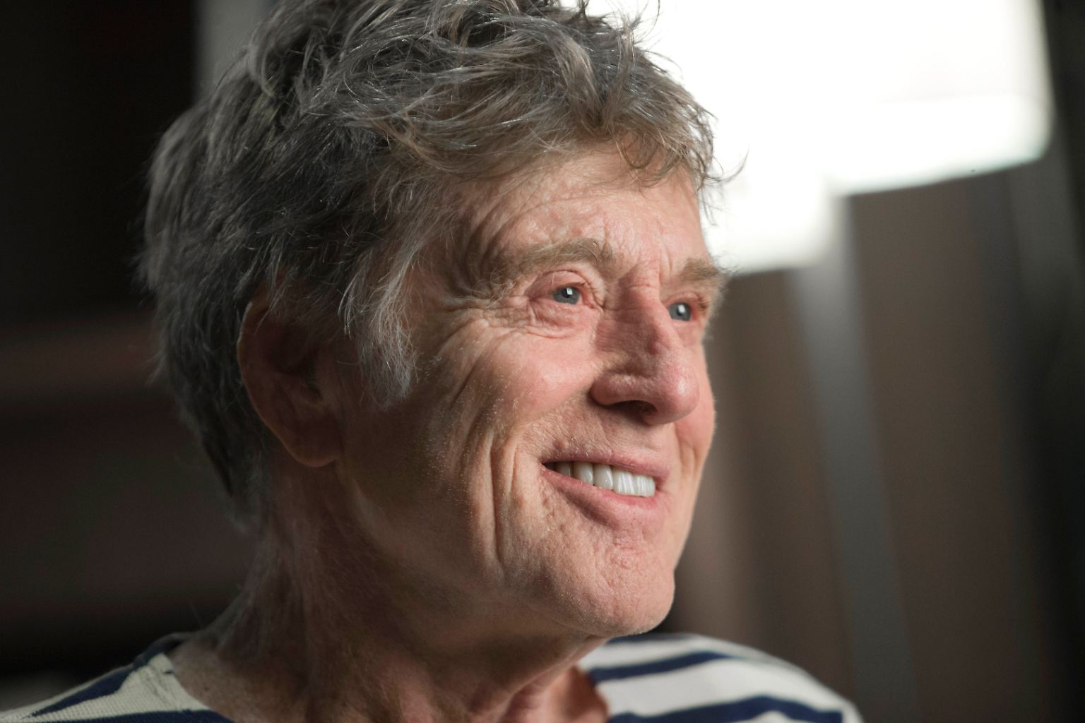 Mithilfe eines Drachens kehrt Robert Redford zu seinem 80. Geburtstag in seine Jugend zurück. "Geschichtenerzählen spielte in meiner Kindheit eine wichtige Rolle. Dabei konnte ich eine Welt erleben, die viel größer war als meine eigene und die viel Magisches zu bieten hatte", sinniert der Hollywoodstar ...