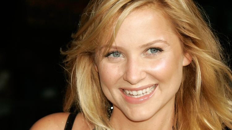 Jessica Capshaw.jpg