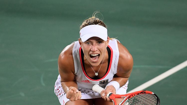 Freude bei Angelique Kerber: Eine Silbermedaille ist ihr sicher.
