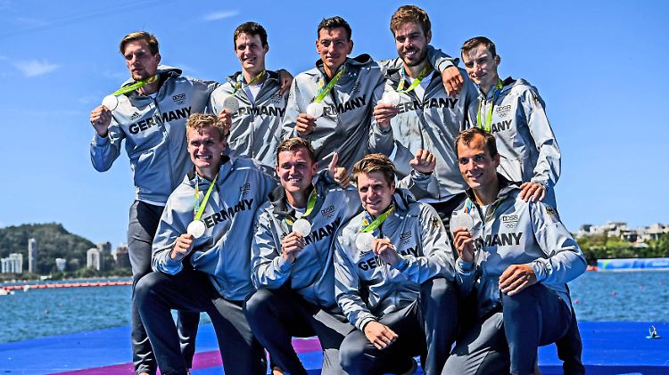 Im richtigen Flieger: Maximilian Munski, Malte Jakschik, Andreas Kuffner, Eric Johannesen, Maximilian Reinelt, Felix Drahotta, Richard Schmidt, Hannes Ocik und Martin Sauer.