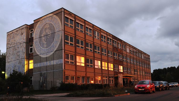 In Berlin-Hellersdorf steht eine der neun Pewobe-Flüchtlingsunterkünfte in Berlin.