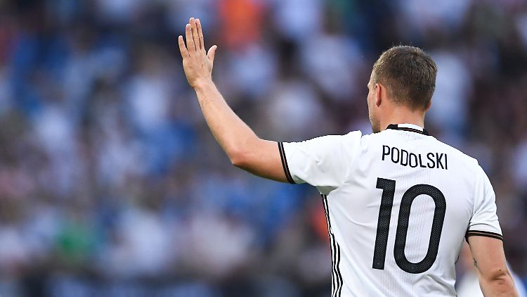 Nach 129 Länderspielen tritt Podolski ab.