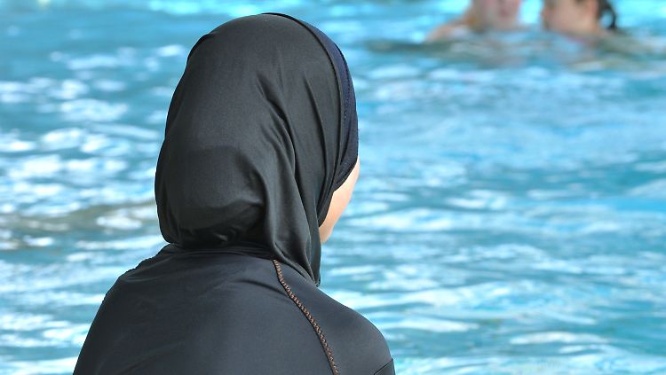 Die Therme weist zurück, dass die Frauen beleidigt worden seien.