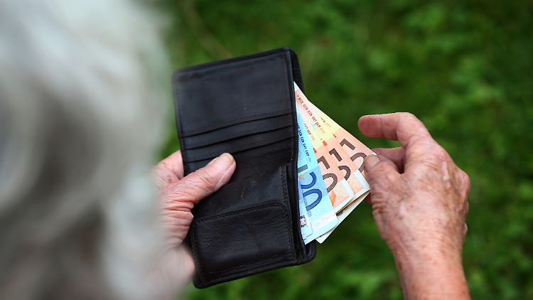 Mit wie viel Jahren wird der Deutsche im Alter seine Rente bekommen? - Darüber streiten Bundesbank und Regierung.