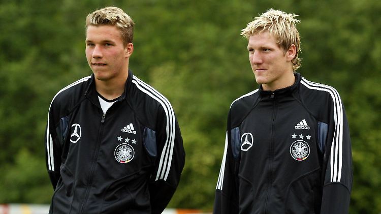 Laufen doch nochmal im Trikot der DFB-Elf auf: Lukas Podolski (l.) und Bastian Schweinsteiger.