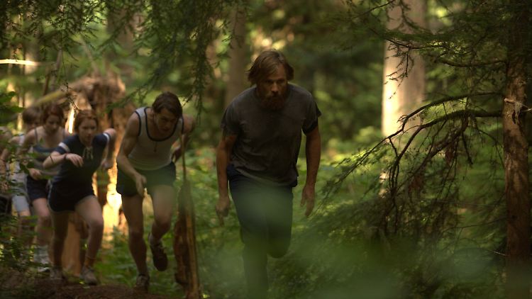 Morgens wird geschwitzt, danach wird Weltliteratur gelesen. Die Kinder in "Captain Fantastic" werden etwas anders groß.