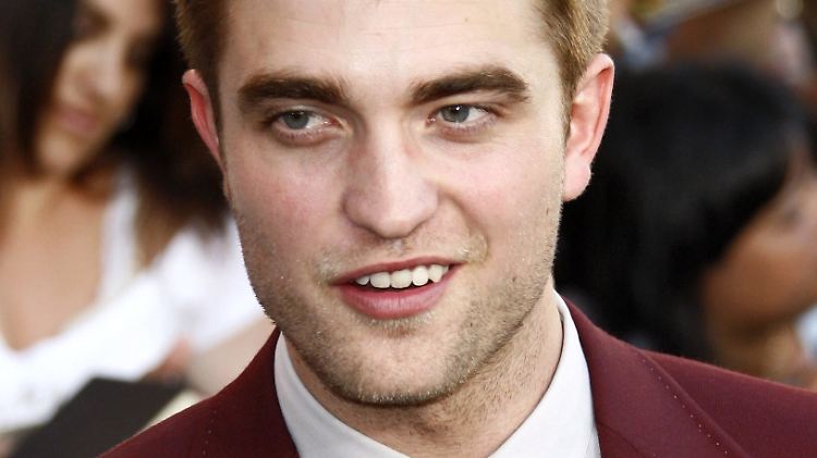 Betrunken oder lasziv? Pattinson 2010 bei der Weltpremiere von "Bis(s) zum Abendbrot" in Los Angeles.