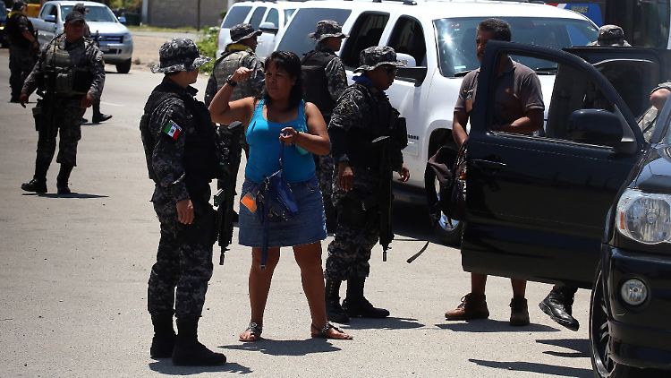 Einsatzkräfte im Badeort Puerto Vallarta