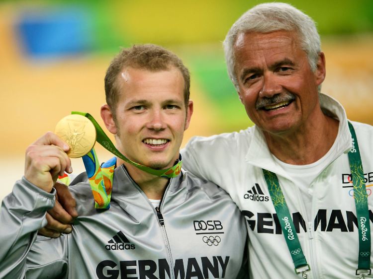 Vater Wolfgang Hambüchen durfte Sohn Fabian in Rio mit einer Sondergenehmigung als Personal Coach betreuen.