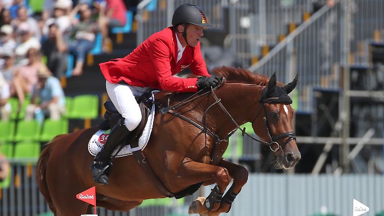 Der Altmeister richtet es: Ludger Beerbaum.