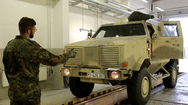 Hier steht ein Mannschaftswagen von Typ "Dingo" noch im Bundeswehr-Depot in Waren.