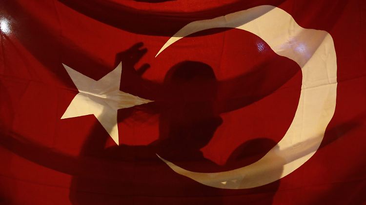 Die Opposition fordert eine härtere Gangart gegen türkische Spione in Deutschland.
