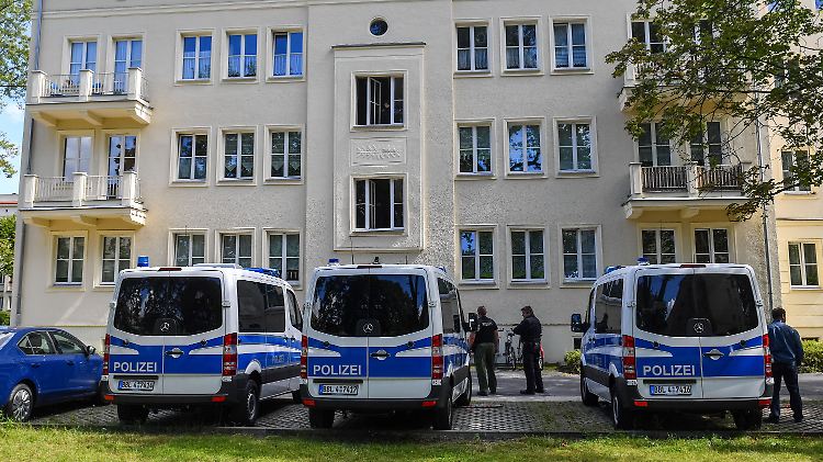 Die Drohung eines 27-Jährigen, einen Anschlag auf ein Volksfest in Eisenhüttenstadt zu planen, rief ein Großaufgebot der Polizei auf den Plan.