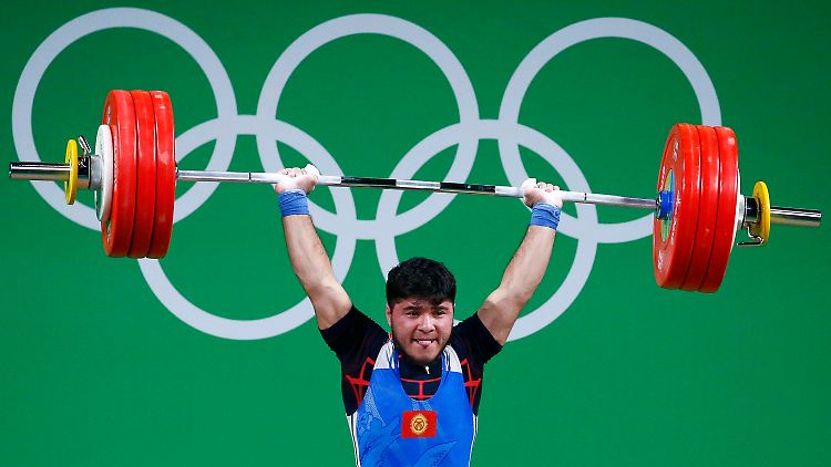 Der kirgisische Gewichtheber Isat Artykow wird als erster Medaillengewinner der Olympischen Spiele von Rio des Dopings überführt.