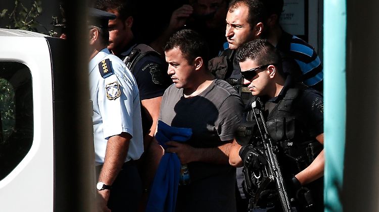 Kein freundlicher Empfang: Die mutmaßlichen Putschisten sind seit ihrem Eintreffen in Griechenland in Polizeigewahrsam.
