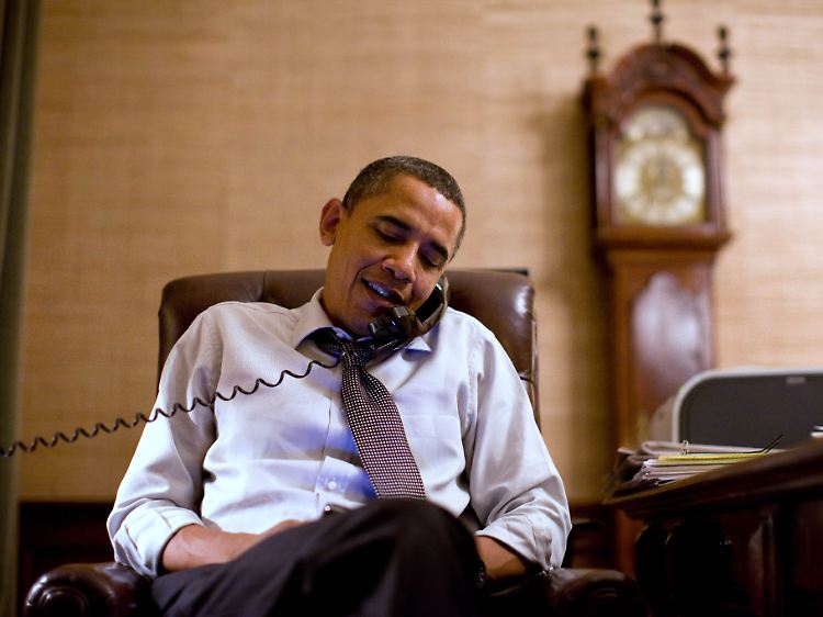 Präsident Obama telefoniert mit John Boehner - wie üblich versichert man sich gegenseitig, dass man zusammenarbeiten will.