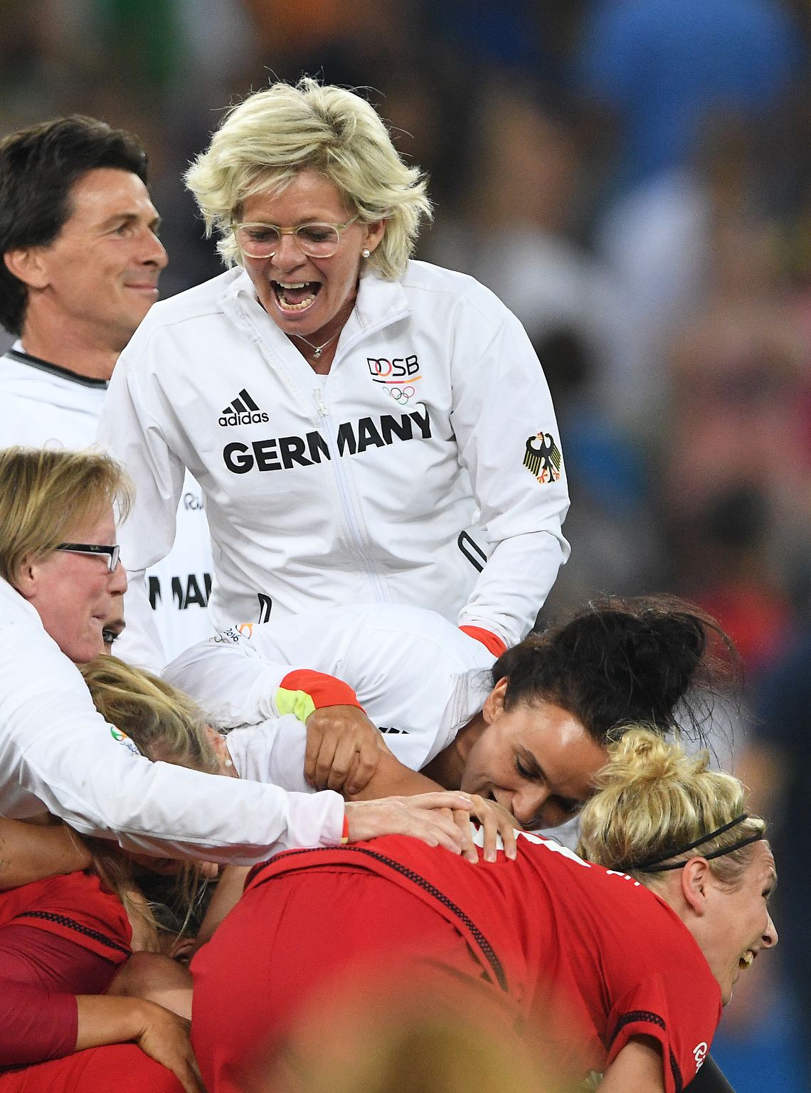 Nach 90 Minuten gibt es für die deutsche Frauenfußball-Nationalmannschaft kein Halten mehr.