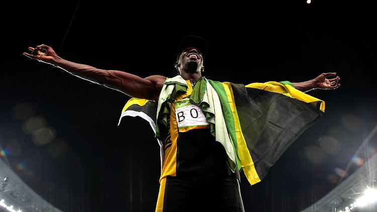 Usain Bolt feiert seine neunte Goldmedaille - und sich selbst. 