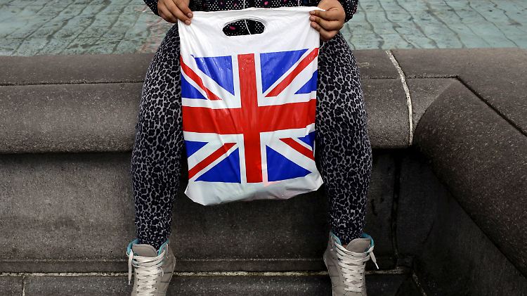 Es bestätigt sich: Die Briten haben nach ihrem Brexit-Votum weniger in den Taschen.