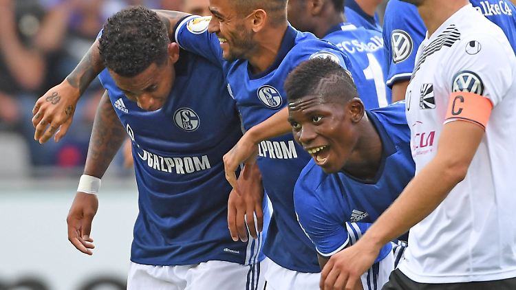 Breel Embolo traf bei seinem Pflichtspieldebüt für den FC Schalke 04.