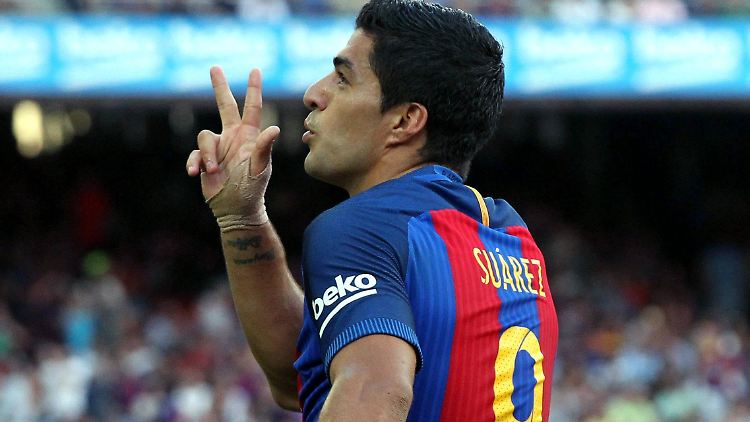 Luis Suárez schenkt Sevilla gleich drei Treffer ein.