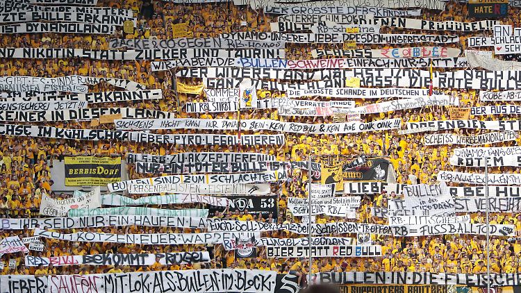 Klare Meinung zu RB Leipzig: Die Fans der SG Dynamo Dresden.