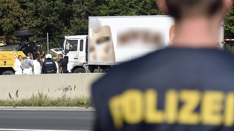 Der Lastwagen wurde auf der österreichischen A4 nahe Parndorf entdeckt.