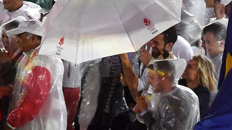Bei der Abschlussfeier in Rio spielt der Wettergott nicht mit.