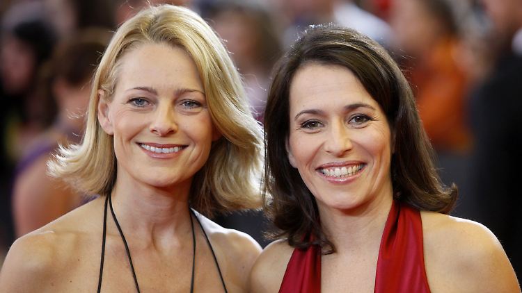 Unter der Haube: Miriam Meckel (l.) und Anne Will.