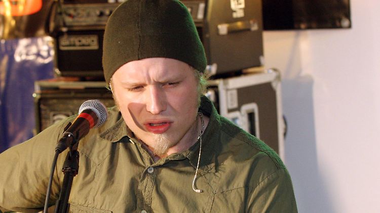 Es wird gemutmaßt, dass Medikamente mit seinem Tod zu tun haben könnten: Matt Roberts, Ex-Gitarrist von 3 Doors Down.