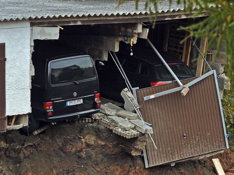Hinter dem Tor steht das Auto von Roland Stark. Noch.