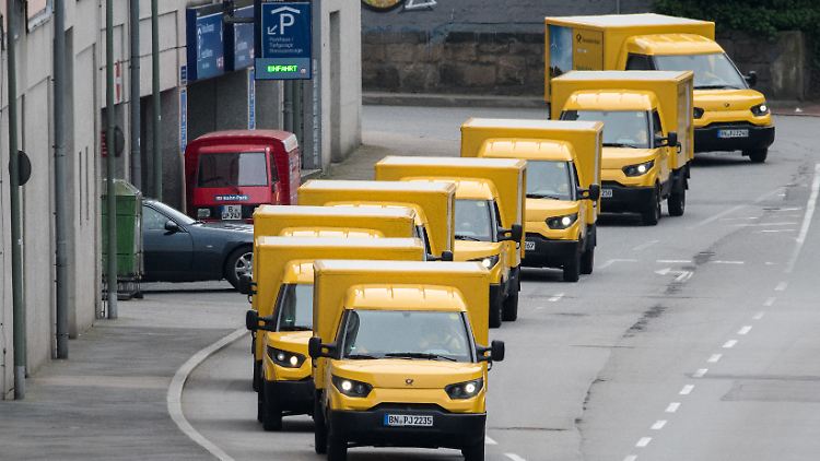 50.000 Elektrowagen will die Deutsche Post kaufen. Schwieriger gestaltet sich offenbar die Suche nach genügend Fahrern. 